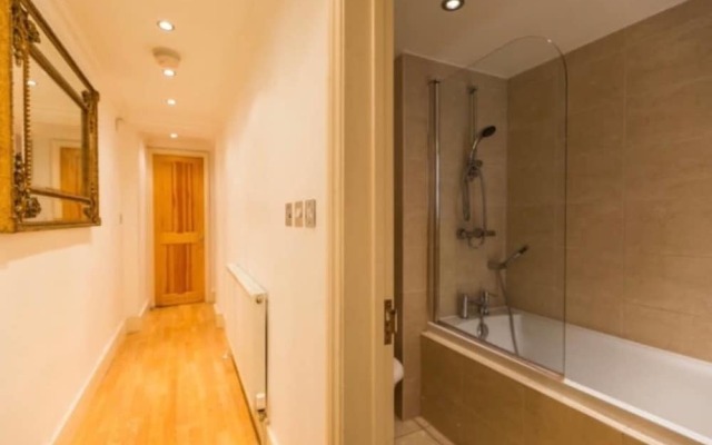 Camden Spacious Apartment