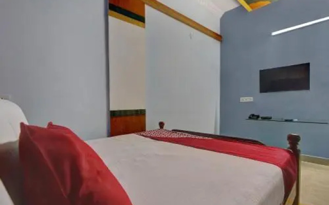 OYO Flagship 22101 Shree Raksha Comforts