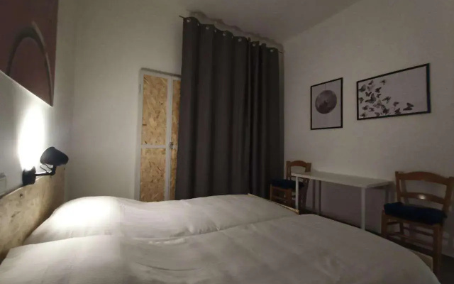 Airport Boulevard Guesthouse