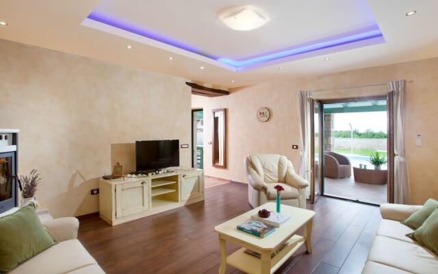 Beautiful Villa in Sveti Lovrec With Barbecue