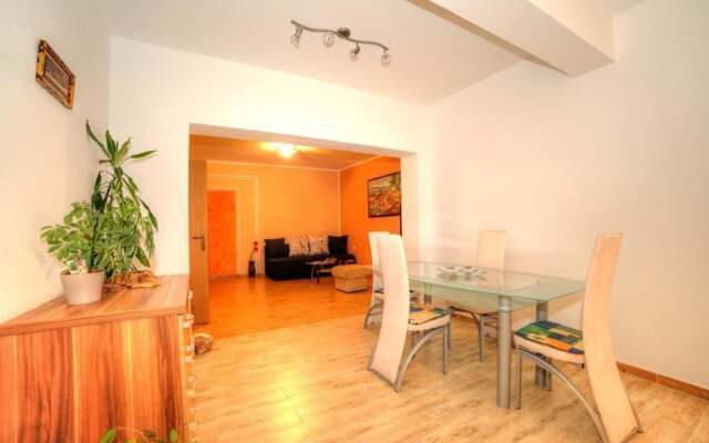 Apartments Orange Medulin