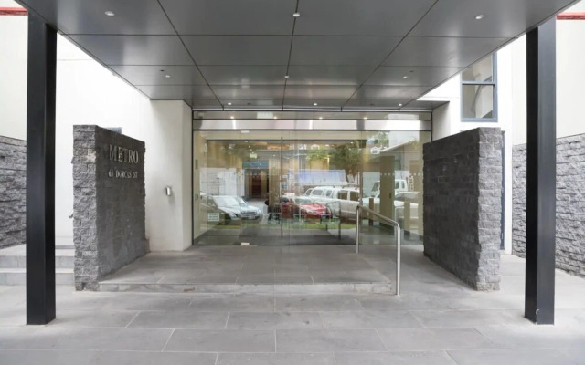 Stylish 3 Bedroom Melbourne Apartment