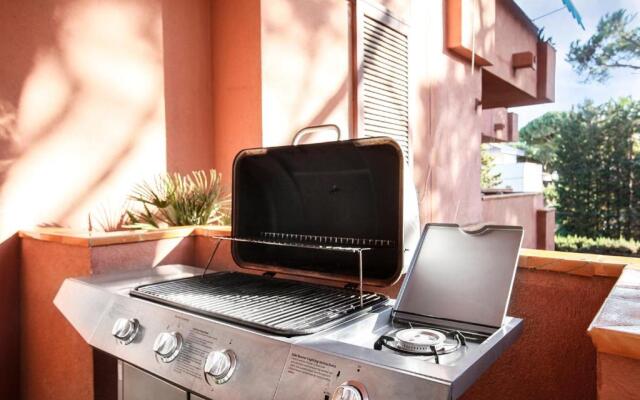 BEACH APARTMENT with BBQ, PS4, BIKES!