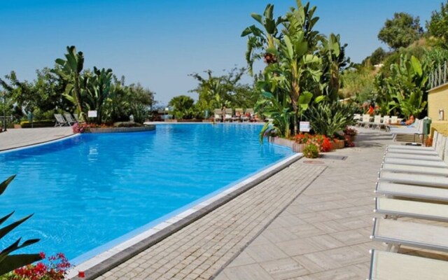 Hera Club Residence