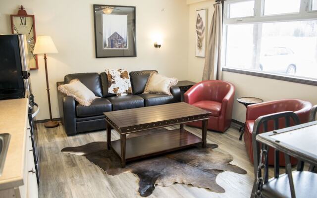 Yamnuska Suites