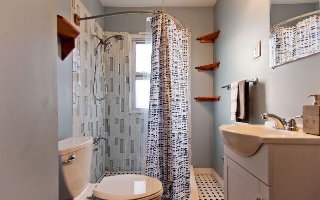 Amazing 5 Bedroom Downtown Ferndale House