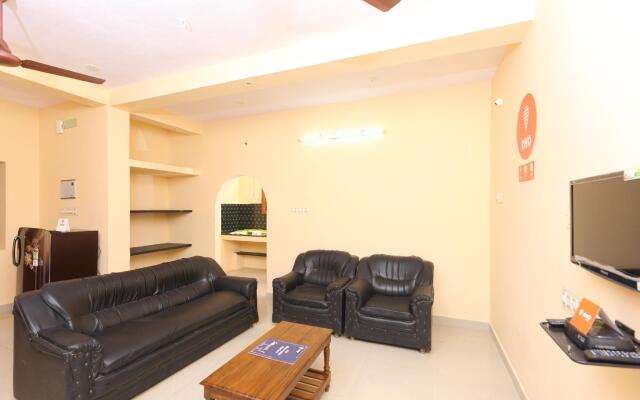 OYO 78180 2BHK Compact Home Near Promenade Beach