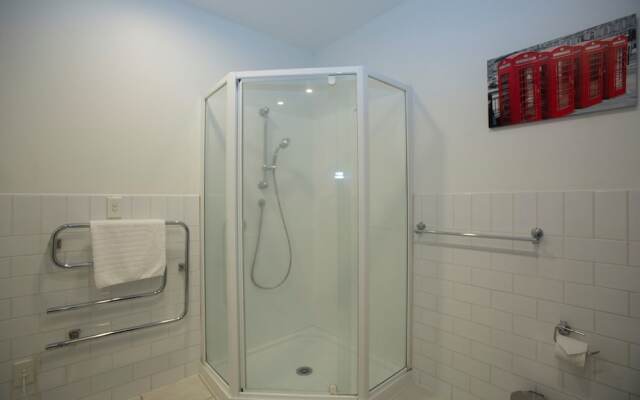 Gorgeous Five Bed Apartment in the City