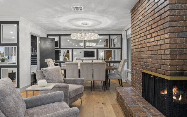 Valley View Chic Home w Backyard Oasis