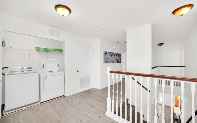 Lake View Getaway: Pool, Game Room, Theming!