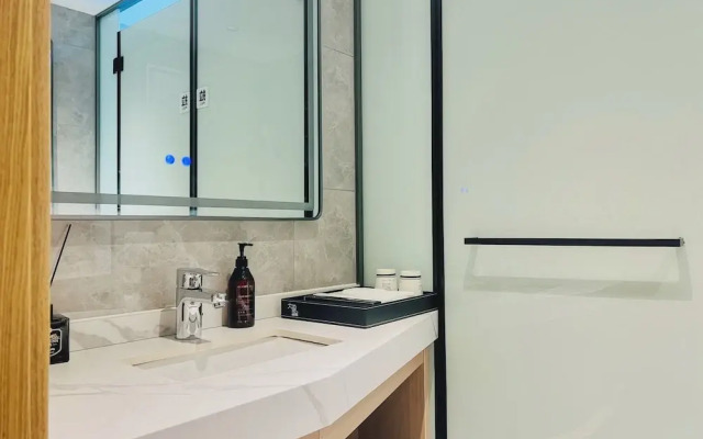 Dayin Hotel (Shanghai People's Square & Suzhou River Branch)