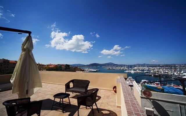 La Terrazza Sul Porto - Guest House