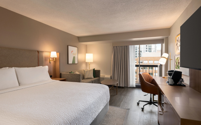 Holiday Inn & Suites Vancouver Downtown by IHG - Image 4