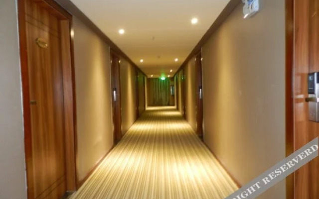 Pai Hotel (Nanning Jiangnan Shizhuling Subway Station)