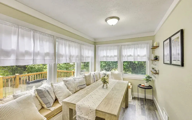< 1 Mi to Notre Dame: Family-friendly Home!