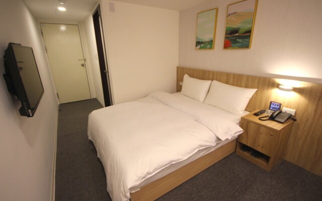 406 Inn — Female Dormitory (отель для женщин)