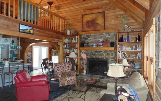 Creekside Paradise Bed and Breakfast
