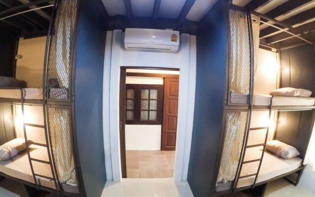 Urban Bed Hostel - Adults Only