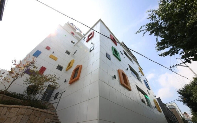 Almond Kids Hotel