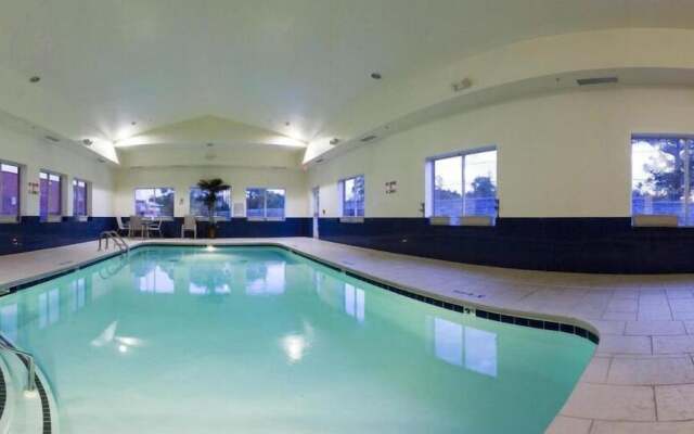 Holiday Inn Express & Suites Dickson by IHG