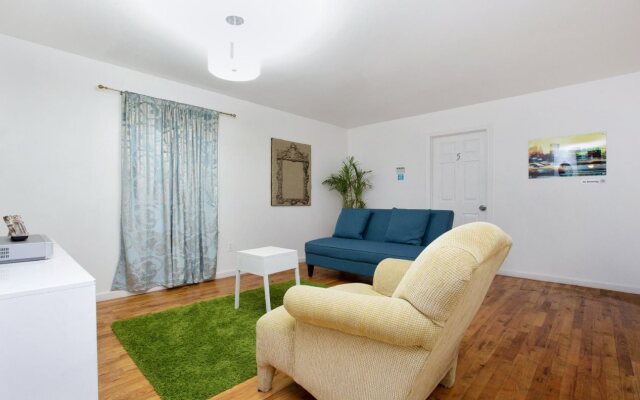 Racpanos Modern Stay on Ocean Avenue
