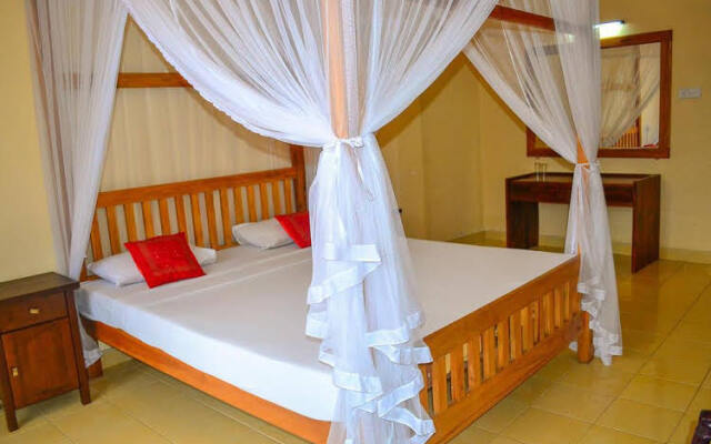 Marine Tourist Beach Guest House Negombo Beach