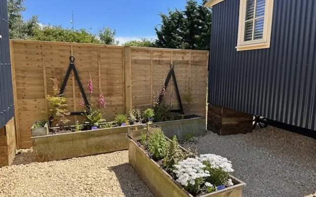 Shepherdshut-cotswolds-petfriendly-woodburner