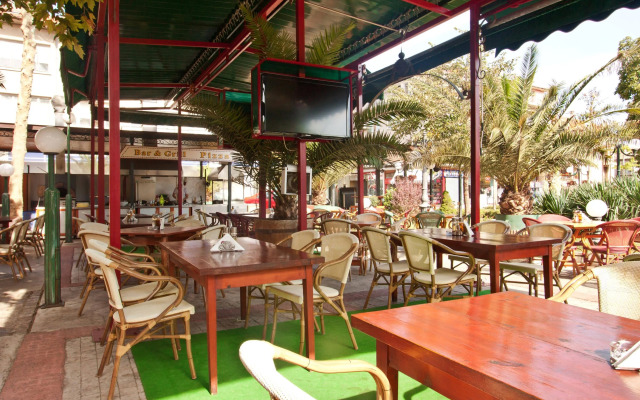 Saint George Hotel & Medical Spa