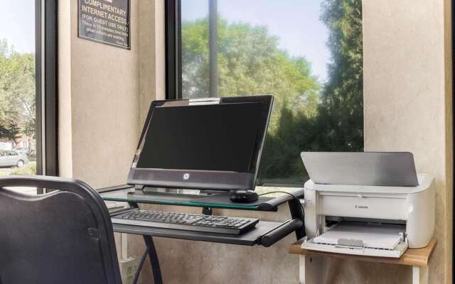 Econo Lodge Grand Forks