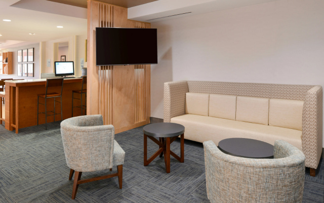 Holiday Inn Express & Suites Parkersburg-Mineral Wells by IHG