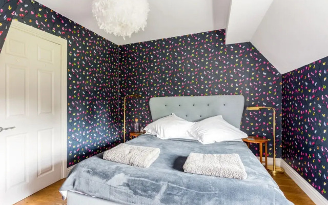 Spacious & Stylish Cotswold Family home