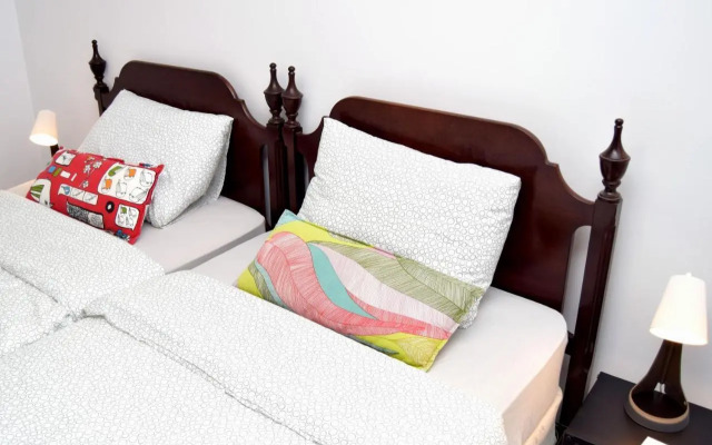 Hotel Road Rooms