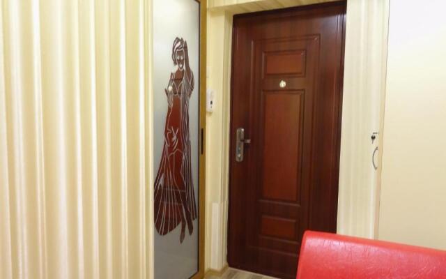 Amour Rouge Suite (Adults Only)