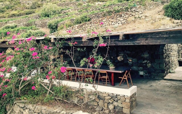 Beautiful Home in Pantelleria With Wifi and 4 Bedrooms