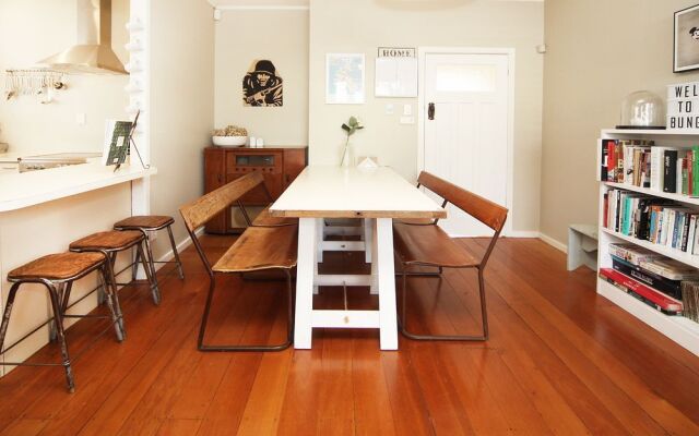 Bungalow Retreat Near Eden Park