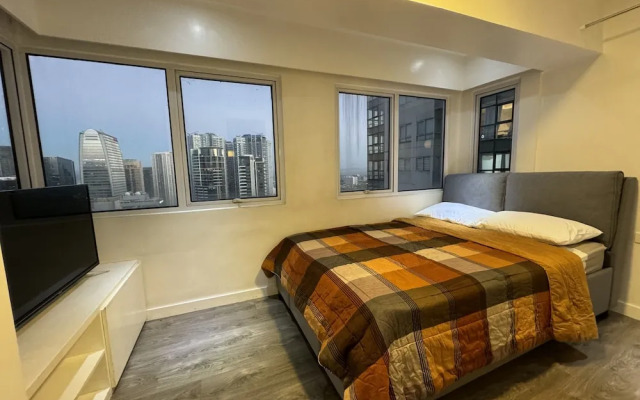 COZI modern loft suite at BGC