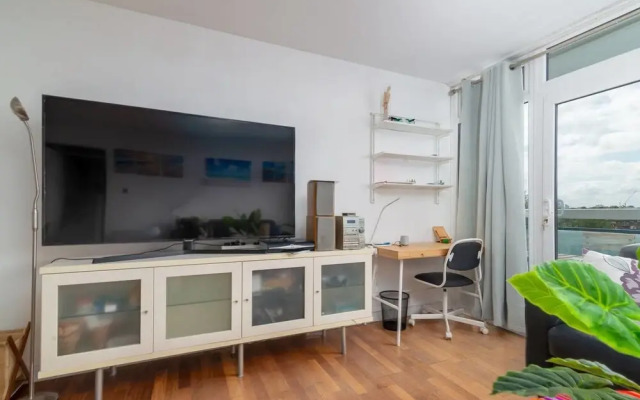 Amazing 2 Bedroom Flat in East London, Fits 5