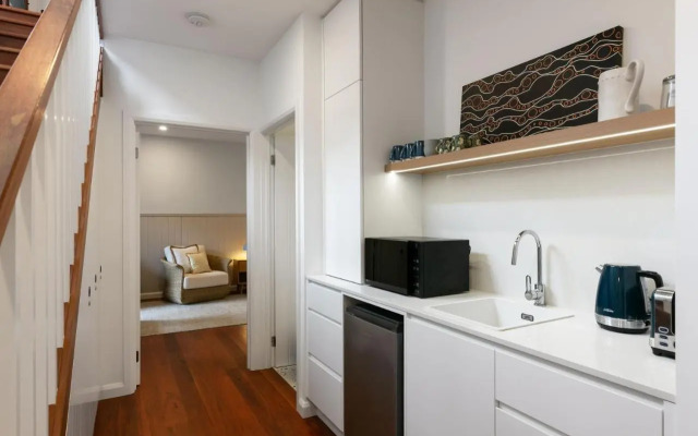 CARMELONE Gerroa 4pm check out on Sundays