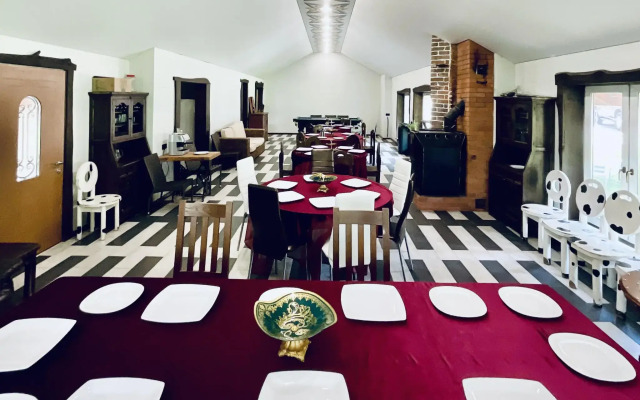 Gora Country Club