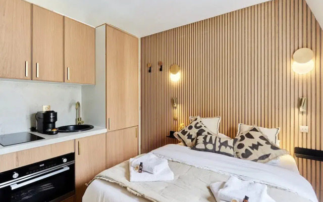 Superbe Studio Tour Eiffel Trocadero by Studioprestige