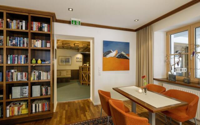 Garni Goldenes Kreuz