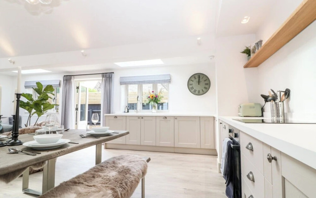 12 Manor Farm Close