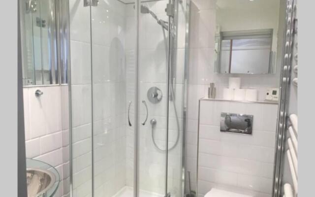 T2 45m Front de Mer Climatisation Jacuzzi