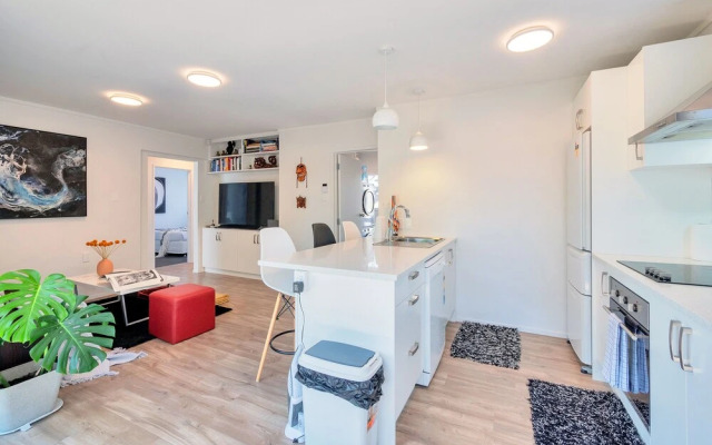 Bright 3 Bedroom near St Lukes Mall 3