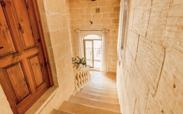 Centre Island Gozitan Farmhouse & Pool