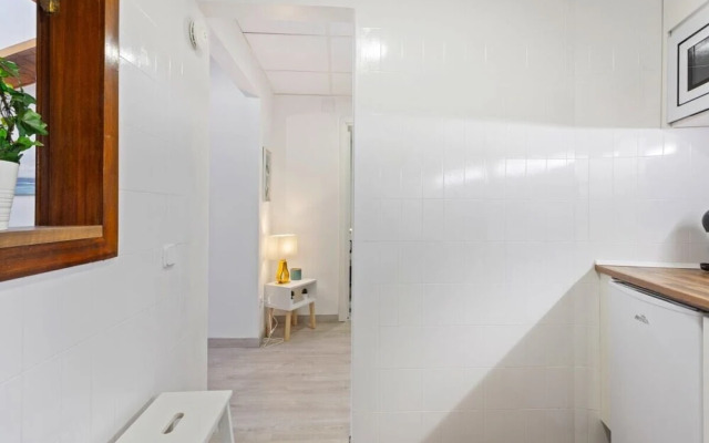 Bright & Modern 1-bedroom Apartment in Centro