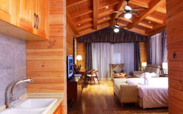 Changbaishan Luneng Resort Maplewood Chalet