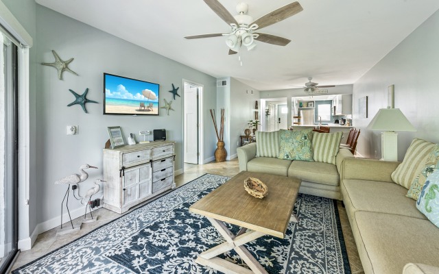 Sun Plaza West Unit 204