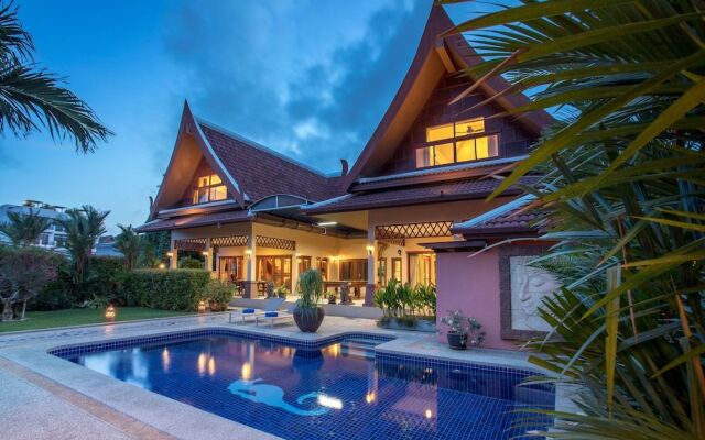 Blissful Villa Felicity with Ample Space