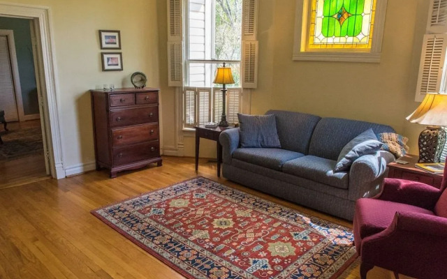 Charles Bass House Bed & Breakfast